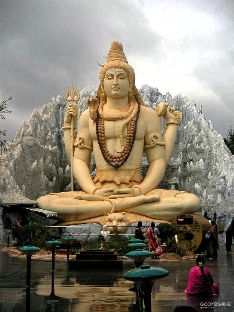 在班加罗尔的湿婆冥想神像