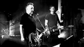Hook自2010年起就离开了New Order，创建了“Peter Hook & The Light”乐队。
