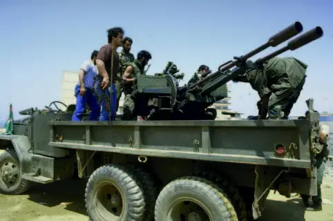 还是黎巴嫩战争期间的什叶派武装，一辆六轮卡车加ZU-23-2，还有比这更可靠的自行高炮吗？