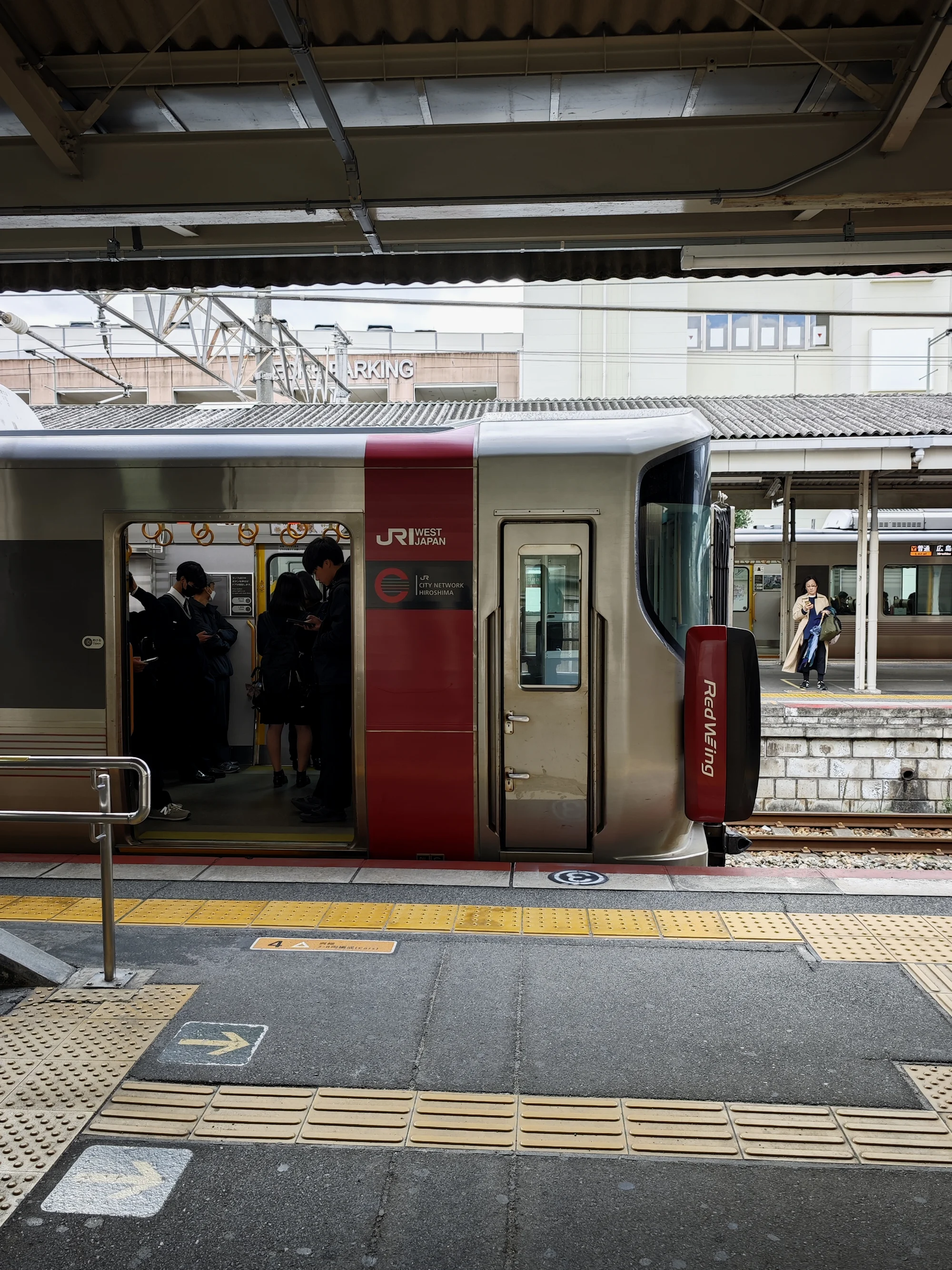 “广岛—吴”JR专线电车