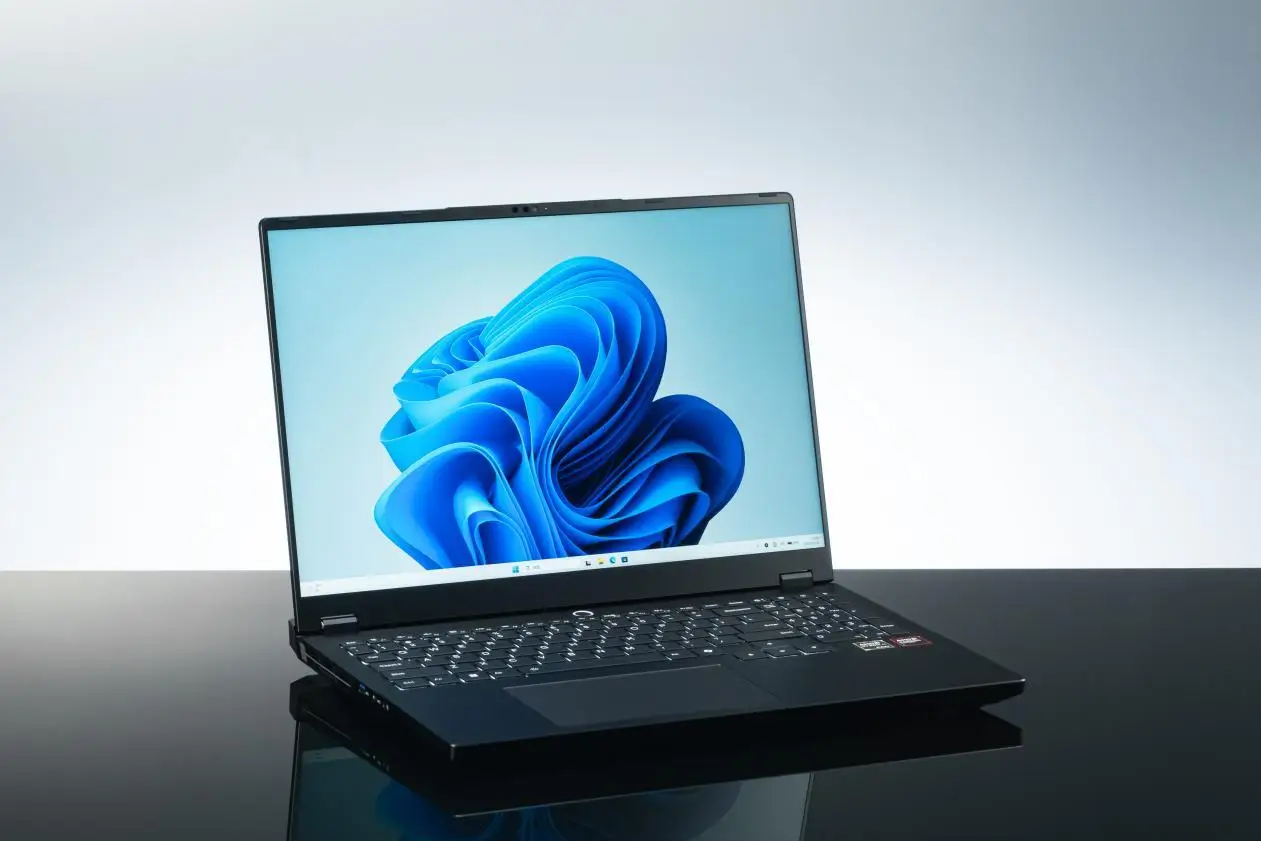 旗舰级AI智能体全能笔记本，雷神AI Master M7000移动工作站测评