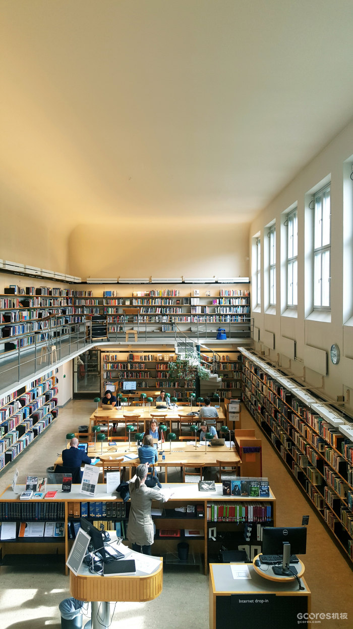 市政的图书馆，个人觉得设计巧思上不如图尔库，不过从预算角度上来说令人惊艳