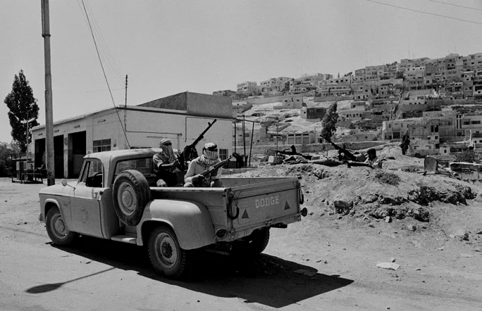 1970年，约旦的巴解组织分子，他们的皮卡车上有一挺二战时期的苏联SG-43机枪