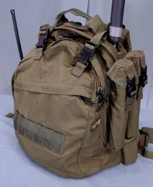 LBT-1547A Jumpable Ranger Backpack，内部增设电台仓，两侧增设了对讲机包以及信号弹包，是专门针对电台操作员的特化版本。图自网络