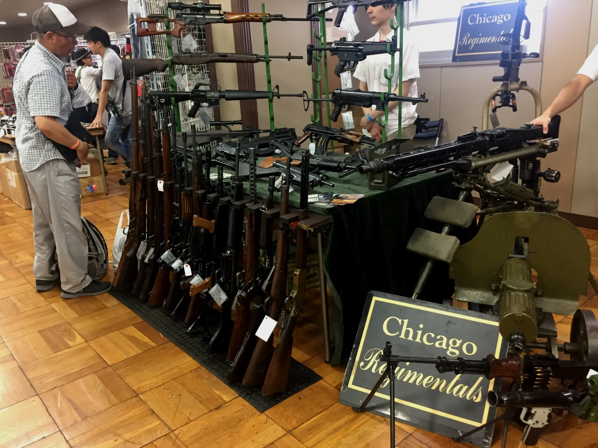 在东京和大阪都有店铺的Chicago Regimentals阉枪店