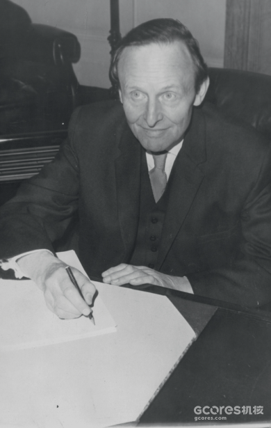 弗兰克·索斯基斯爵士