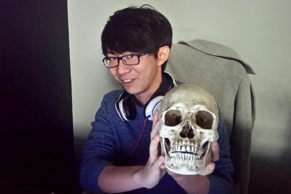 会被人称作富二代的小乐，为了游戏的梦想加入万岁游戏