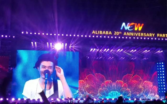 怎样才能请到鲍勃·迪伦来公司年会表演?聊聊明星私人演出
01 私人演出,一个朝阳产业
02 明星们的“超级富豪粉丝”
03 欧美明星私人演出翻车记