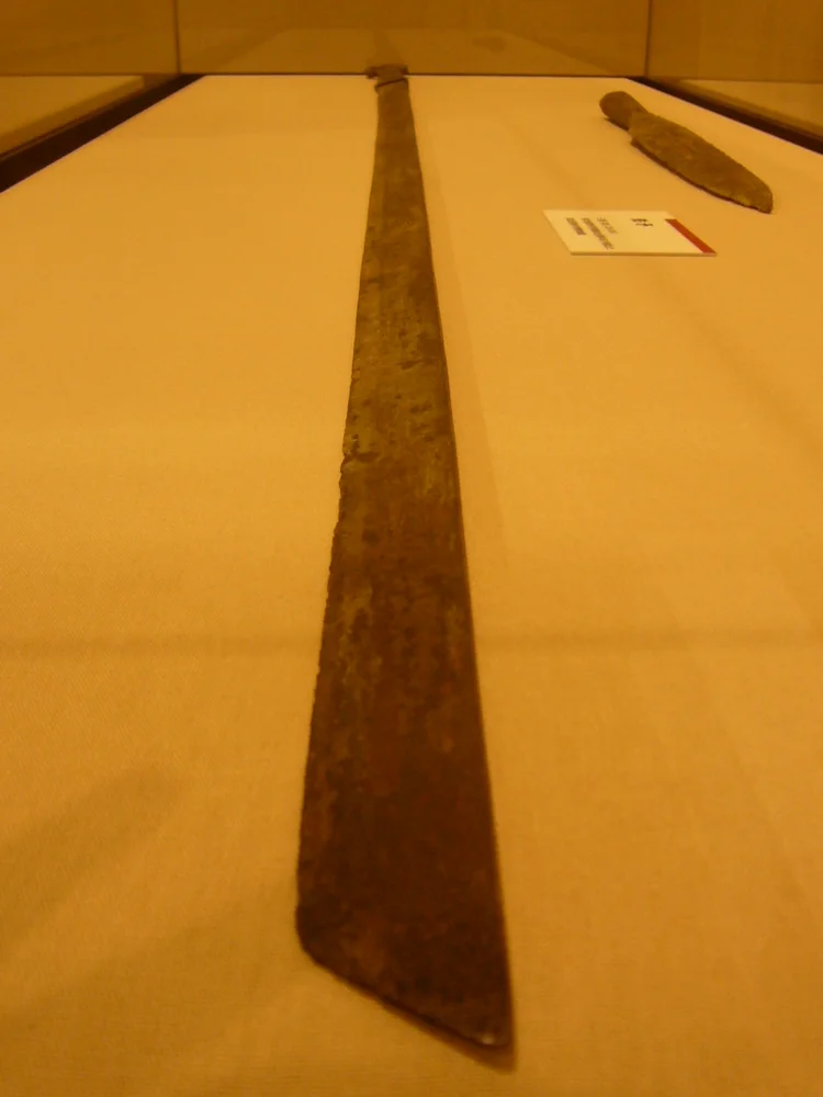 出土的三国东吴环首刀，全长约140cm，形态豪壮。此图由笔者本人拍摄。
