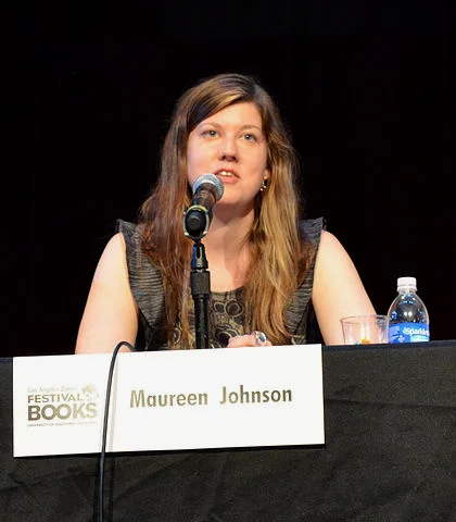 Maureen Johnson，配了一个被遣散的实习生。这位其实是个作家，还挺高产，04年至今几乎每年都有作品。然而并没有读过，主要是机核末日戏法节目介绍过的YA类作品