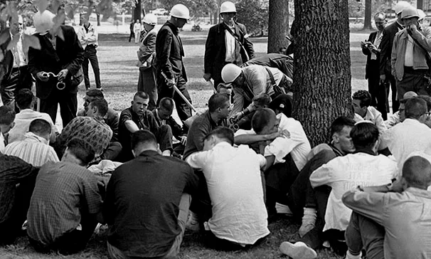 Federal marshals move through a group of white students arrested for protesting integration of Ole Miss at Oxford, Miss., in 1962. (AP)
