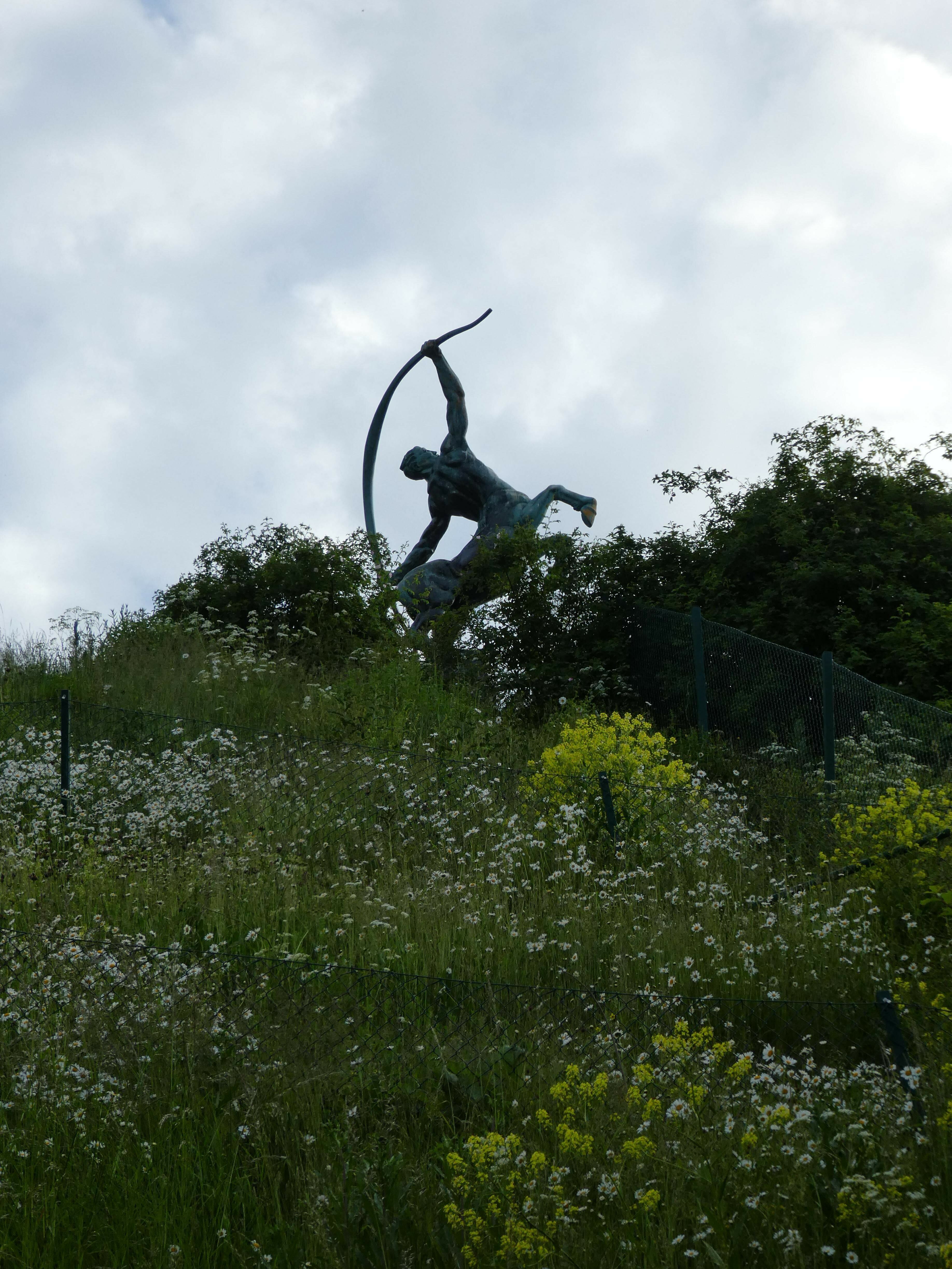 從山上俯瞰公園，奧丁廣場（Observatorielunden）的半人馬雕像