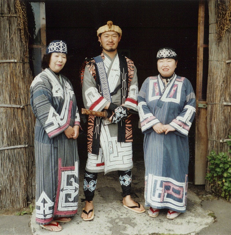 阿伊努族的传统服装