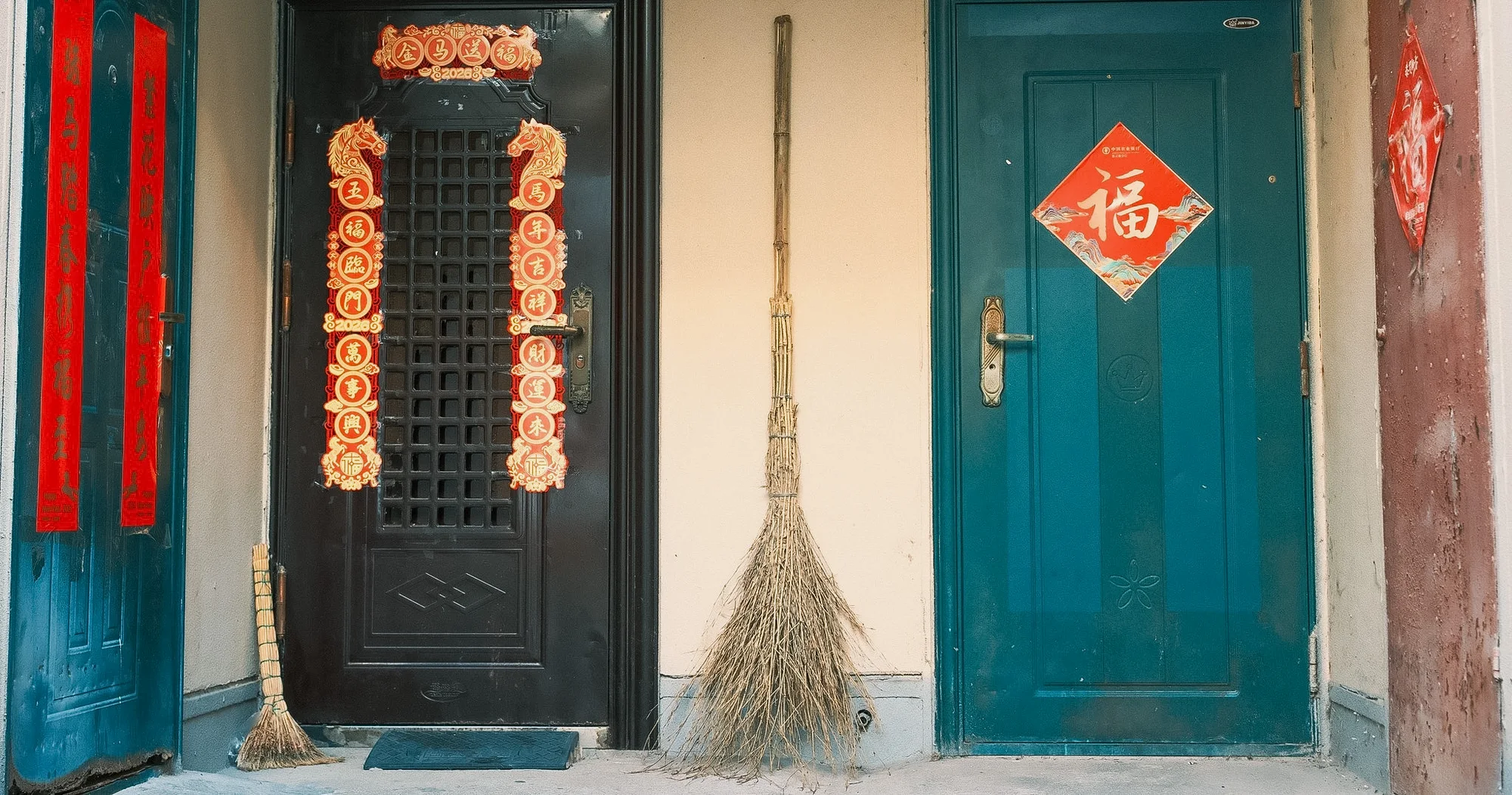 扫把的一家两口整整齐齐