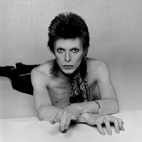 Terry O'Neill 为 David Bowie 所拍摄的《Diamond Dog》专辑封面组图之一