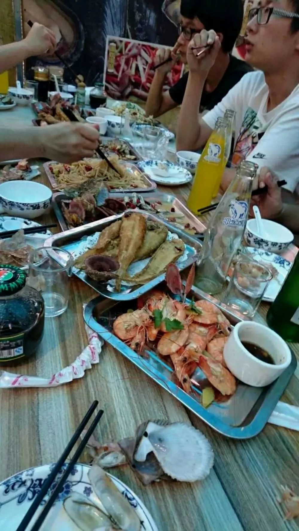 摄于2016年夏天，和同学在地道小海鲜