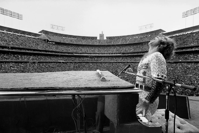 Terry O'Neill 为 Elton John 美国巡演所拍摄的照片