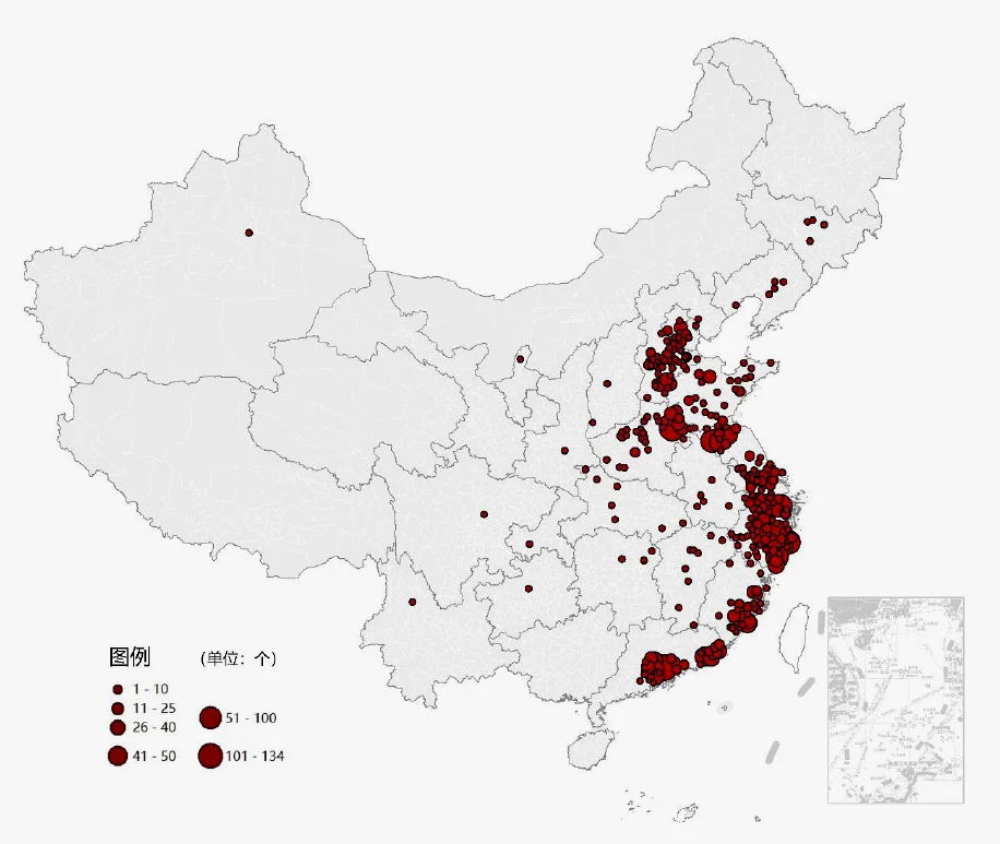 图为“淘宝村”这一新村庄类型在中国的井喷式发展，它们借助网络流空间，削弱了由于距离带来的不利条件。淘宝村是指活跃网店数量达到当地家庭户数10%以上、电子商务年交易额达到1000万元以上的村庄