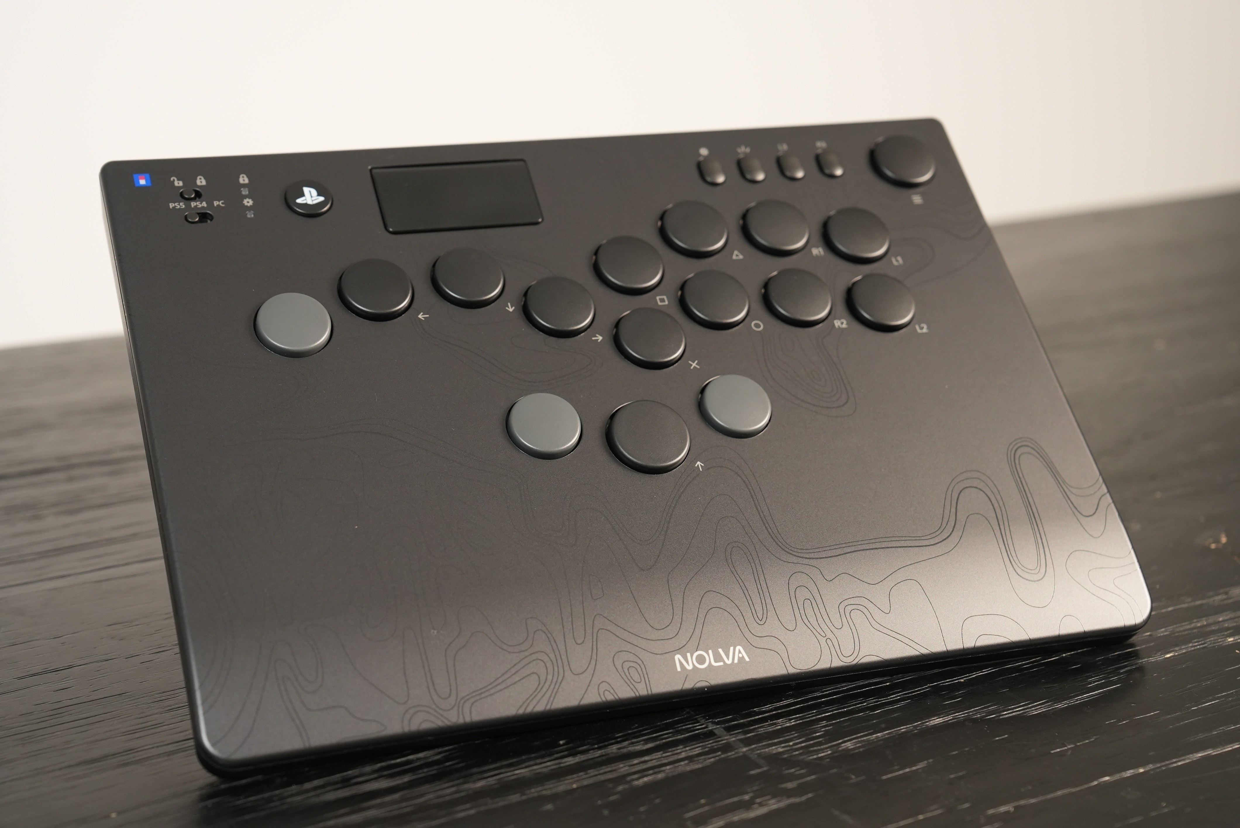 新款 HORI「NOLVA」HITBOX：在 PS5 上玩格鬥的新選擇