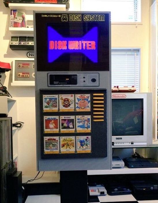 飯野賢治建議設立面向旅客的Game Boy租賃機時，腦海中像到的可能是紅白機磁碟系統可供寫入遊戲的自動販售機。