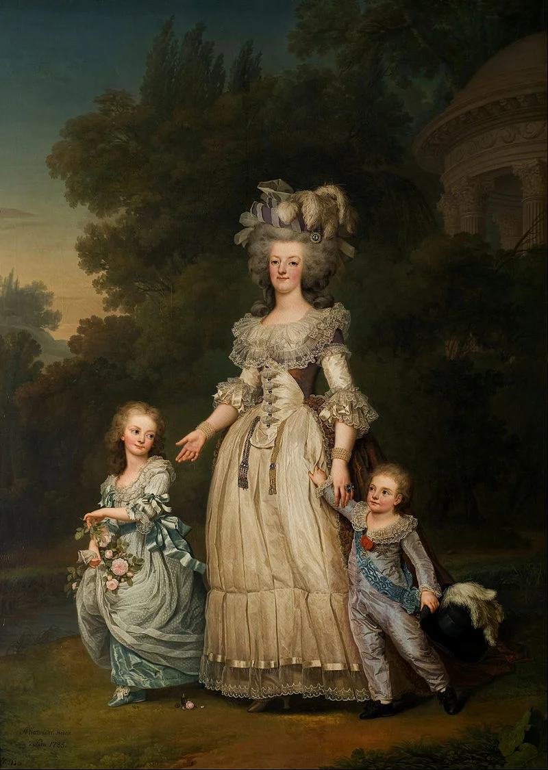 Marie Antoinette with her two eldest children, Marie-Thérèse Charlotte and the Dauphin Louis Joseph, in the gardens of the Petit Trianon by Adolf Ulrik Wertmüller, 1785。皇后穿的便是Robe à la Turque