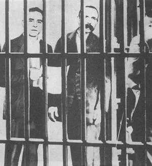 1927年4月9日的庭审期间，范泽蒂抱怨说，瓦希“像犹大出卖耶稣基督那样以三十块钱卖掉我。”他指责瓦希与检察官串通“煽动陪审员的激情，引发陪审员对我们这种人的偏见。”