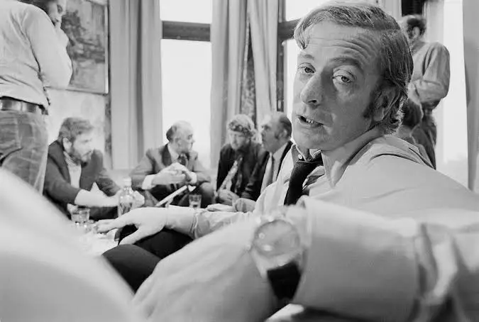 Terry O'Neill 镜头中的迈克尔·凯恩