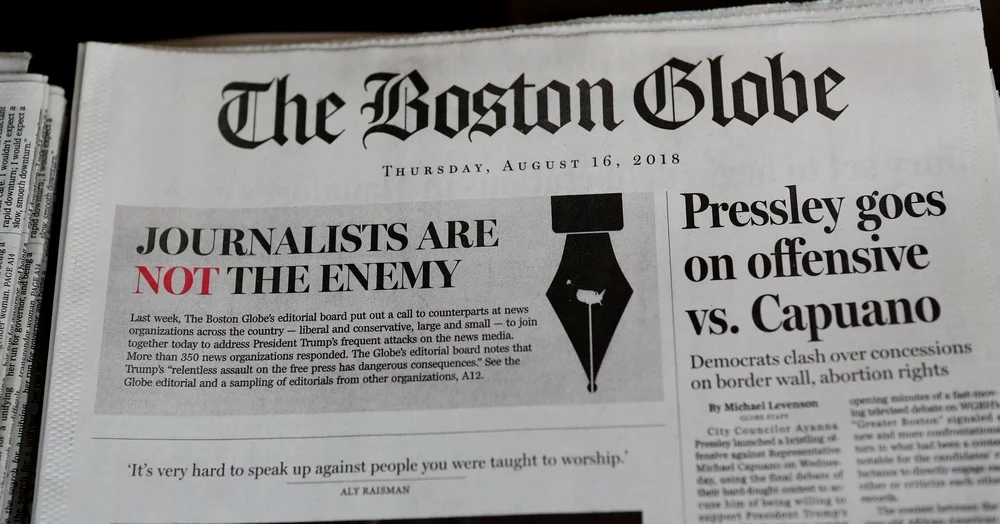 《波士顿环球报》创刊1872年，是美国波士顿发行量最大的报纸。于1993年被《纽约时报》公司以11亿美元的价格收归旗下，此举创下报社收购最高纪录。 《波士顿环球报》创刊至今已有137年历史，发行量虽然并不太广，读者群却以社会精英及知识分子为主。