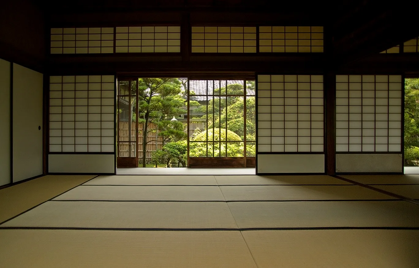 日本传统建筑中的障子也是流动空间中脆弱的屏障