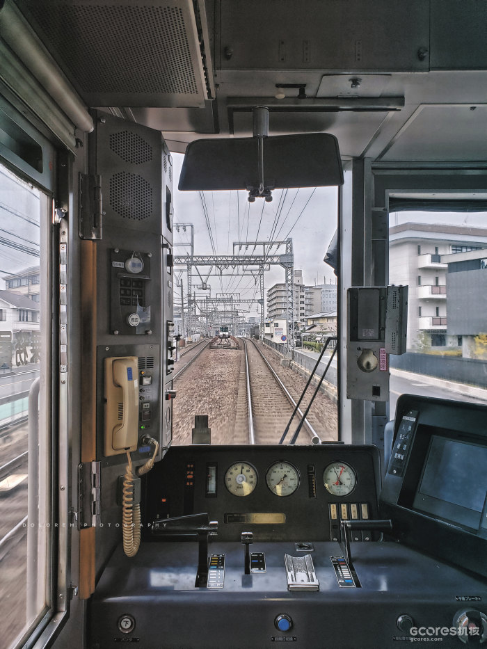 去往二子玉川的电车上拍的一张“电车GO”