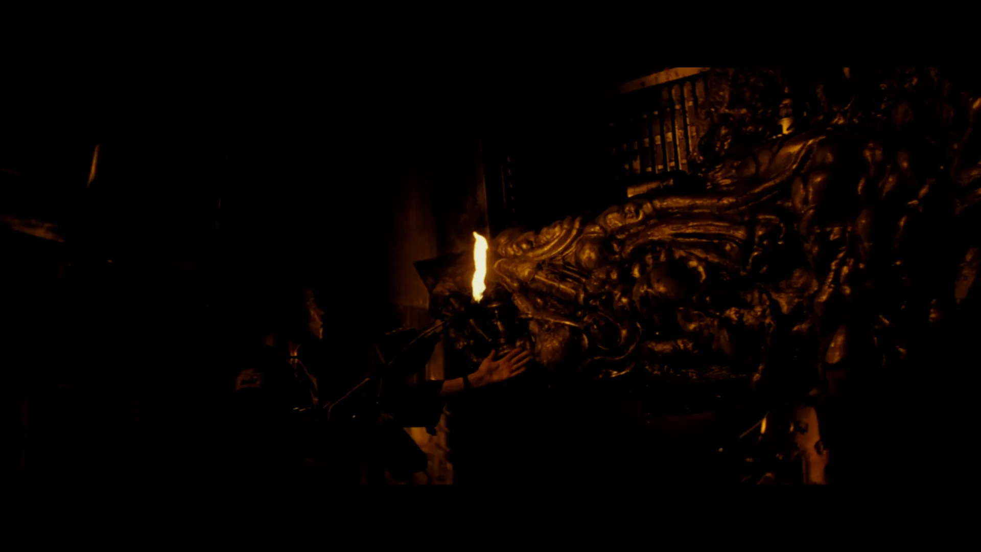 《异形》剧照，“诺斯托罗莫”号底层甲板的巢穴