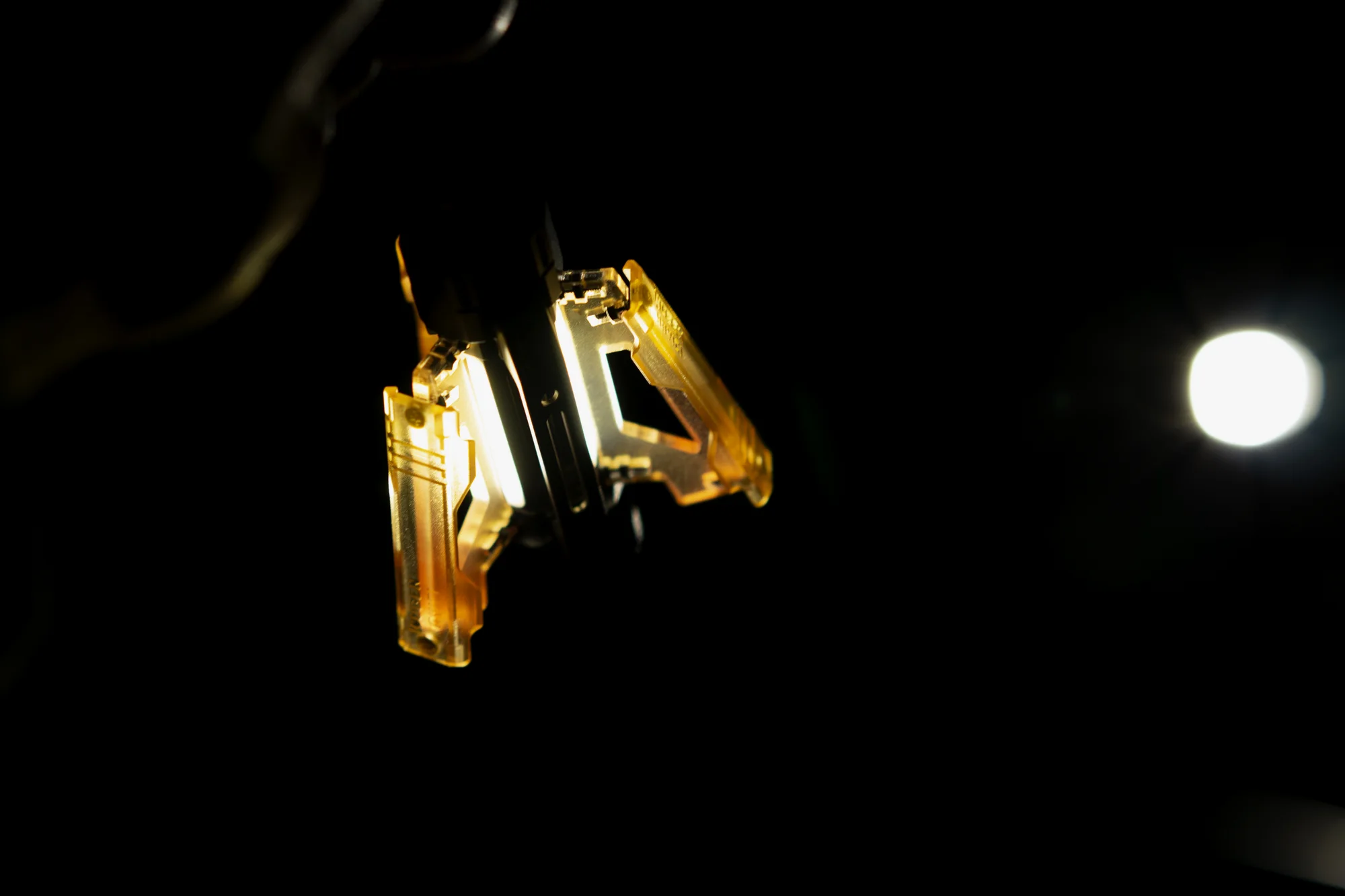 手提着也不错，想着要不要再弄个吊勾什么的配件。