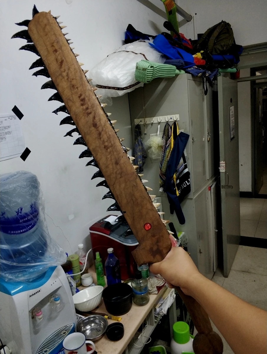 以前别人找我定做的类似马夸威特的东西，正面是黑曜石齿刃，背面是鲨鱼牙化石