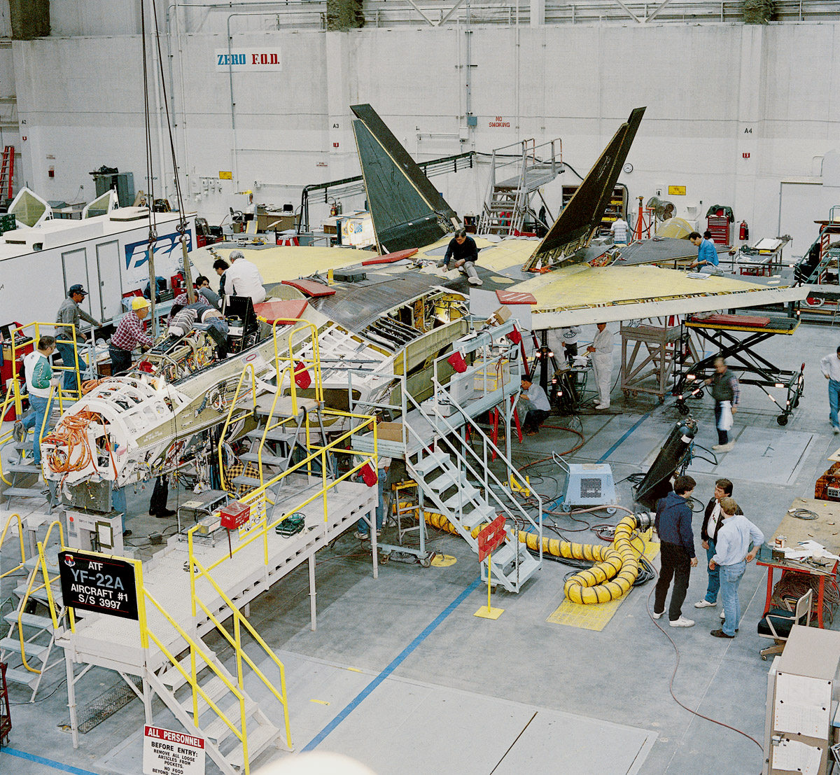 同时，洛克希德还负责YF-22的总装与系统整合工作。