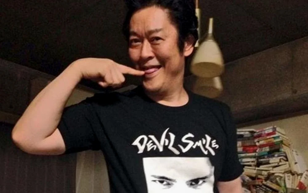 被称为“井上大魔王”的井上敏树，在多部动画以及特摄中担当过分集编剧甚至是全剧构成，以塑造让人过目难忘（双重意义）的人物而闻名