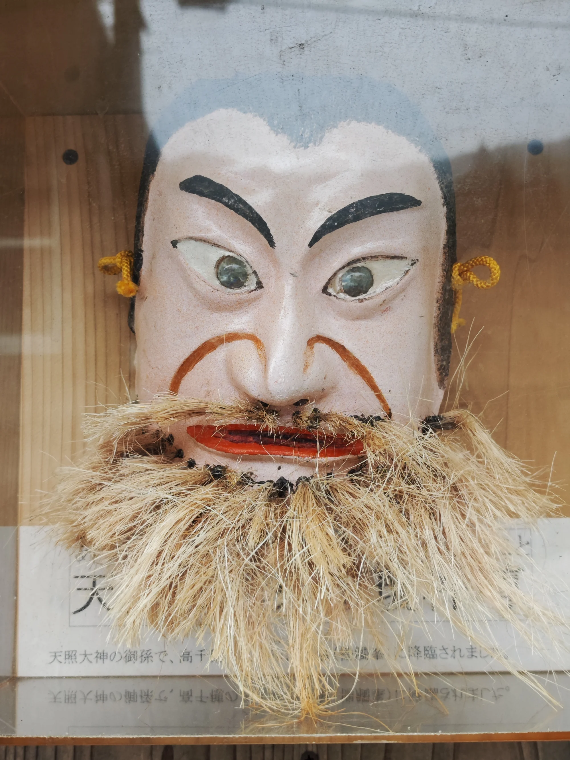 当地“神乐”舞蹈的面具