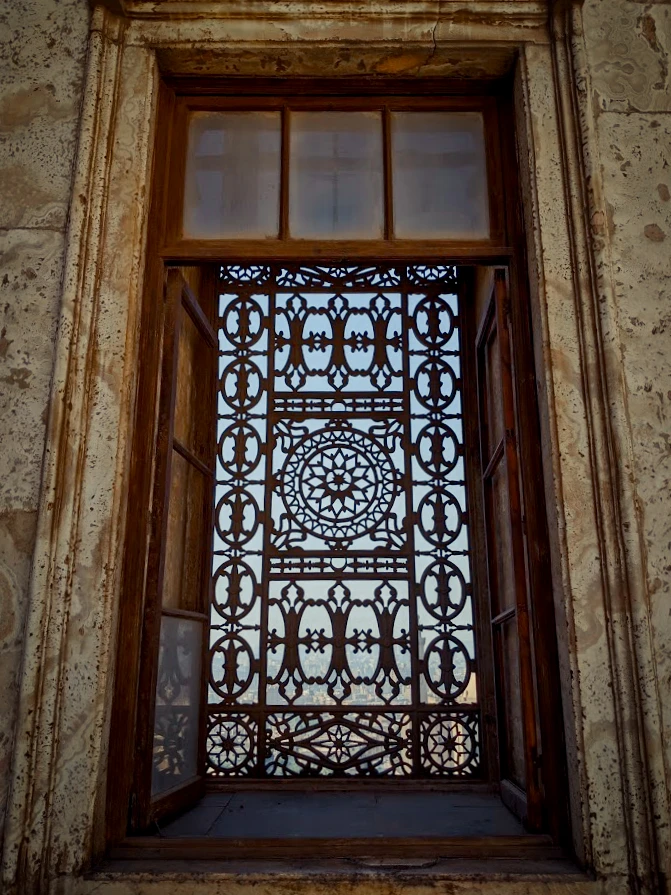 柱廊的窗子
