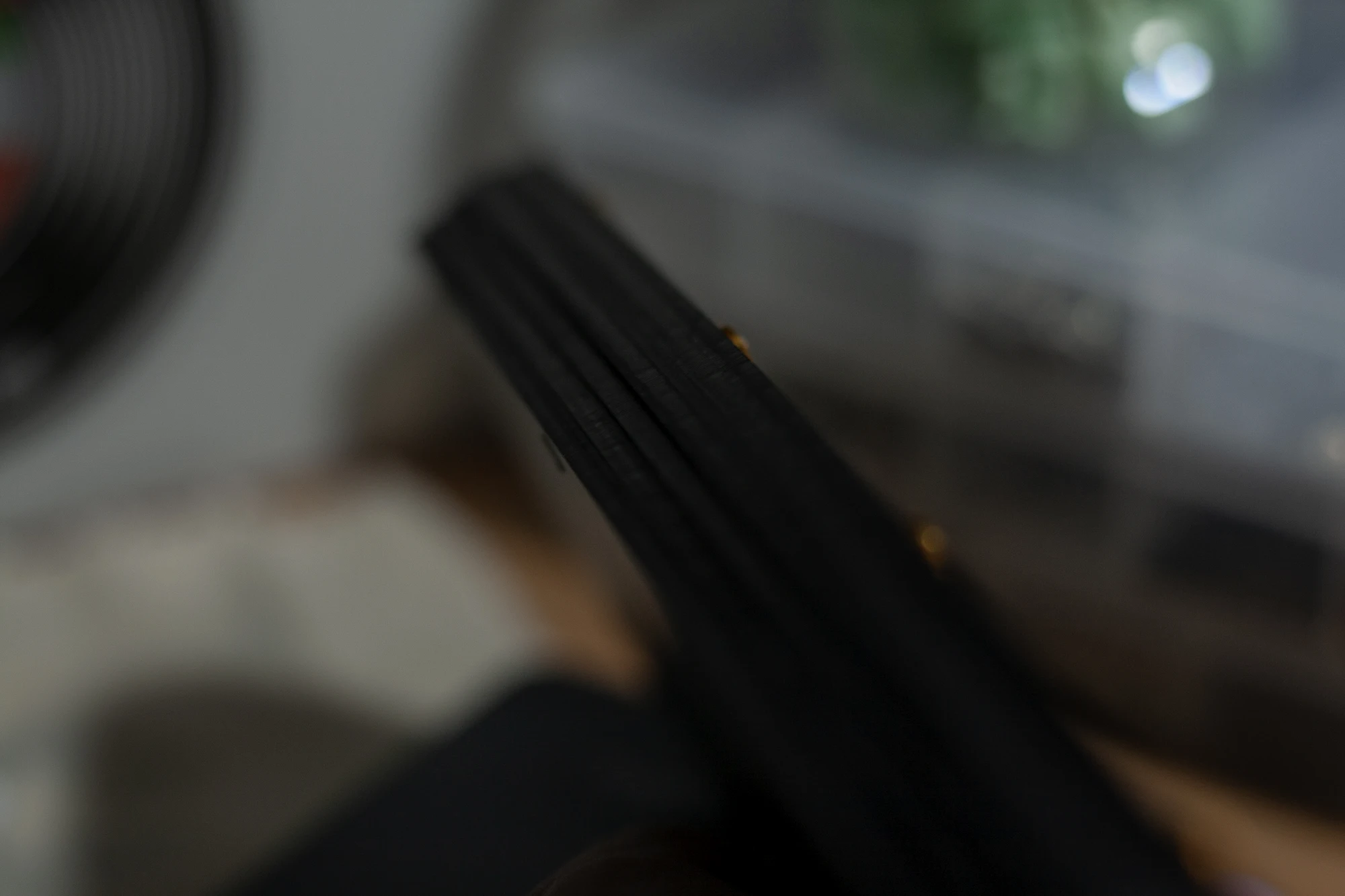 定做的pcb也多用亚克力堆叠的外壳，也可以用打印，个人不喜欢打印的纹路，选了亚克力堆叠的，改造余地也比较多。
