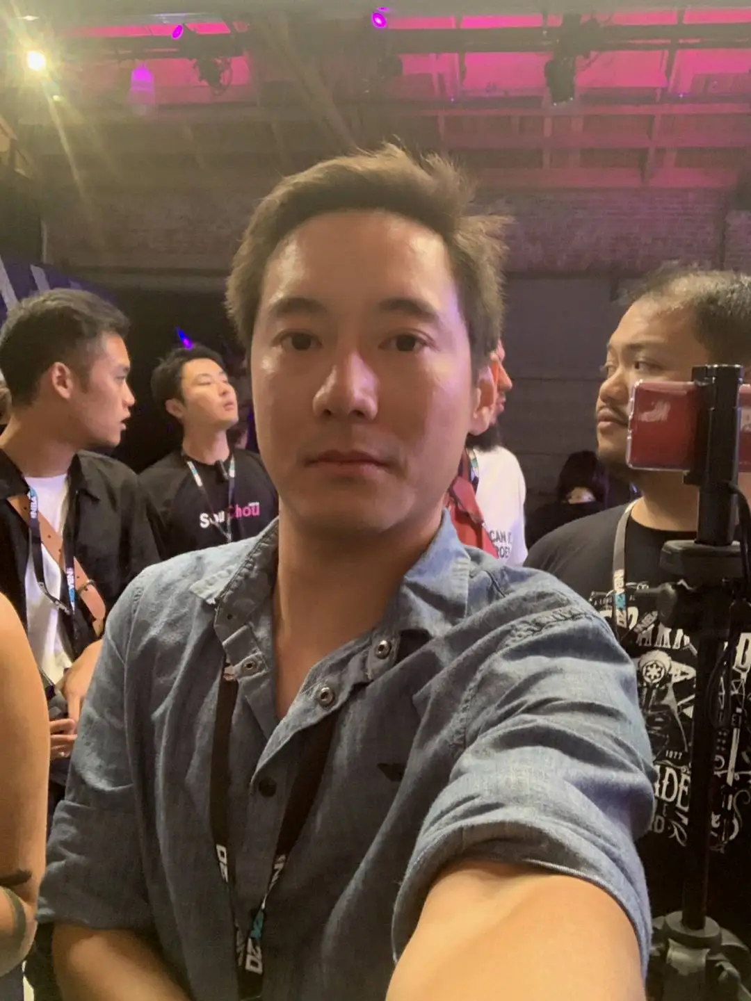 拿个自己的照片镇住