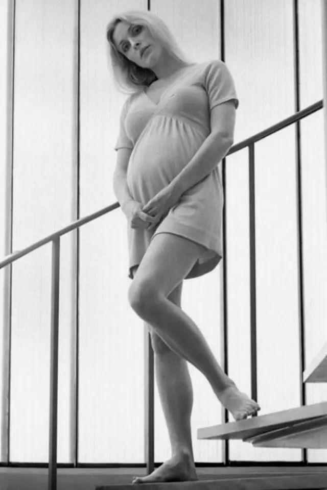 Terry O'Neill 镜头里正在孕期中的莎朗·塔特