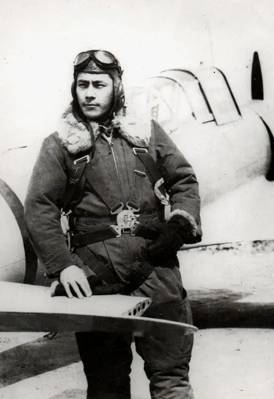 三船敏郎年轻时担任陆航的航空摄影师，后半辈子都没离开胶片
