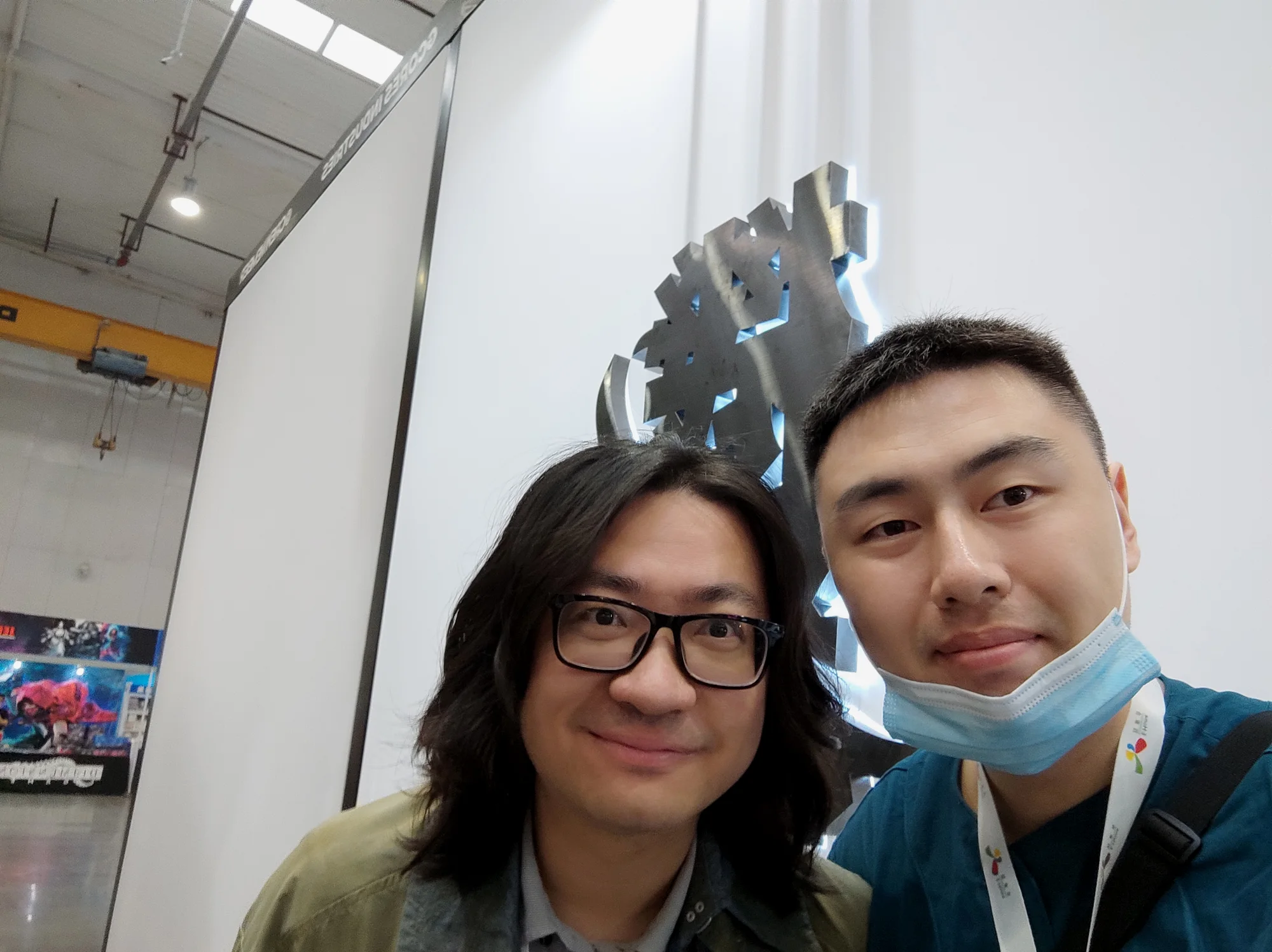 去买场贩，麦教授正好排在我后面