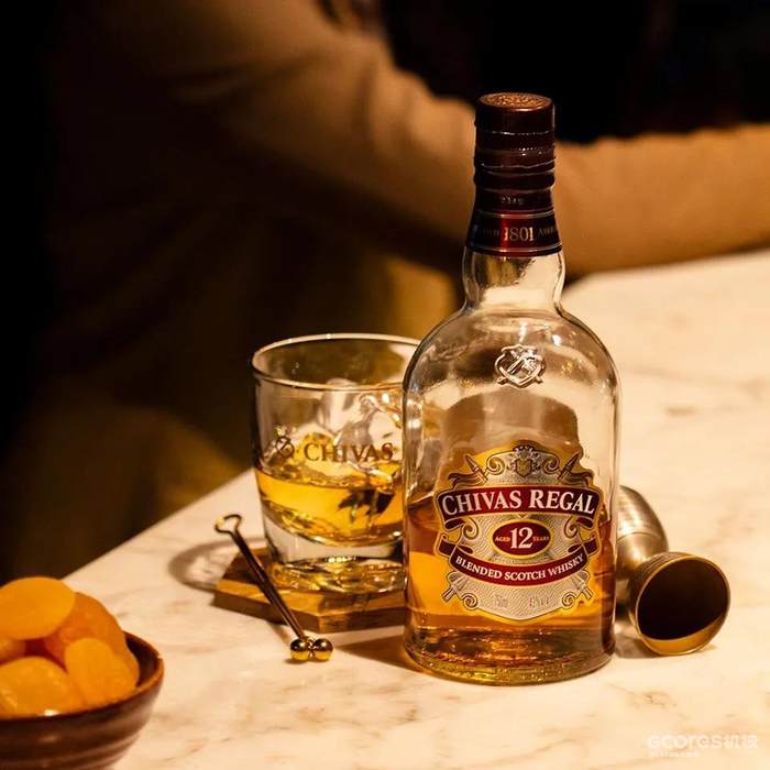 解答热门问题:为什么现在威士忌纯饮比如其他烈酒更受追捧? 时代的宠儿
西方的文化输出
自带话题性
价格区间够广