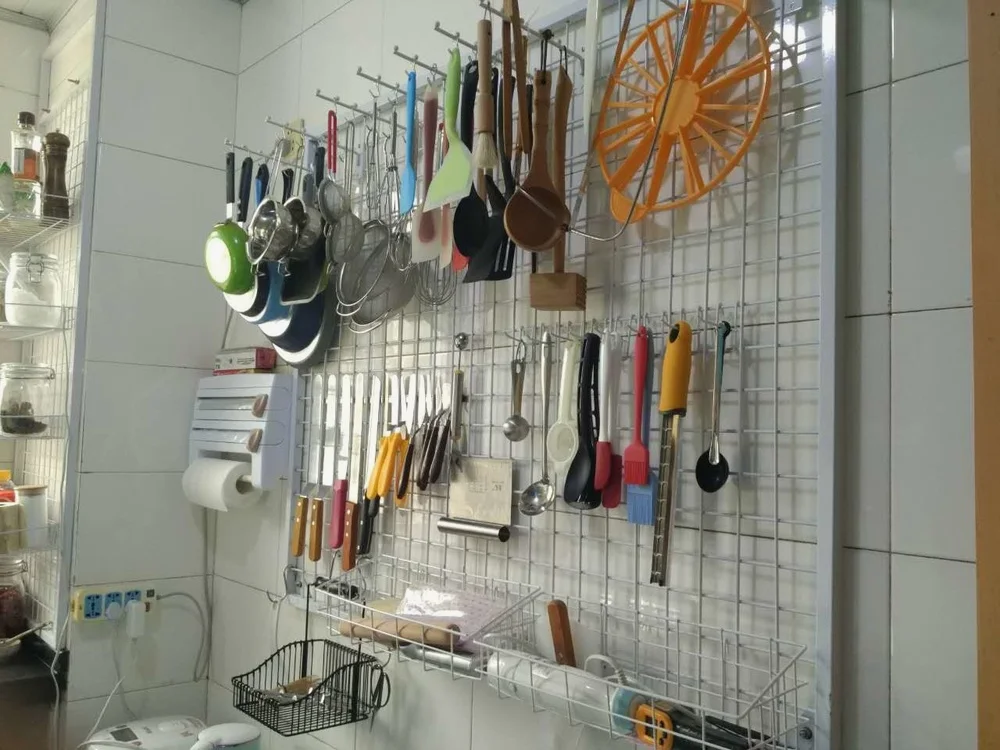 家里制作蛋糕的工具墙