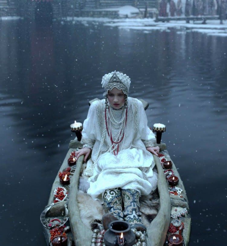 2015年的俄罗斯玛丽苏电影《他是龙》就是对这个民俗的浪漫化诠释