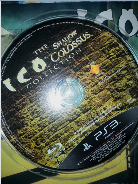 《古堡谜踪》、《旺达与巨像》正版合集盘面，请注意这是款蓝光正版碟为介质的正版游戏。