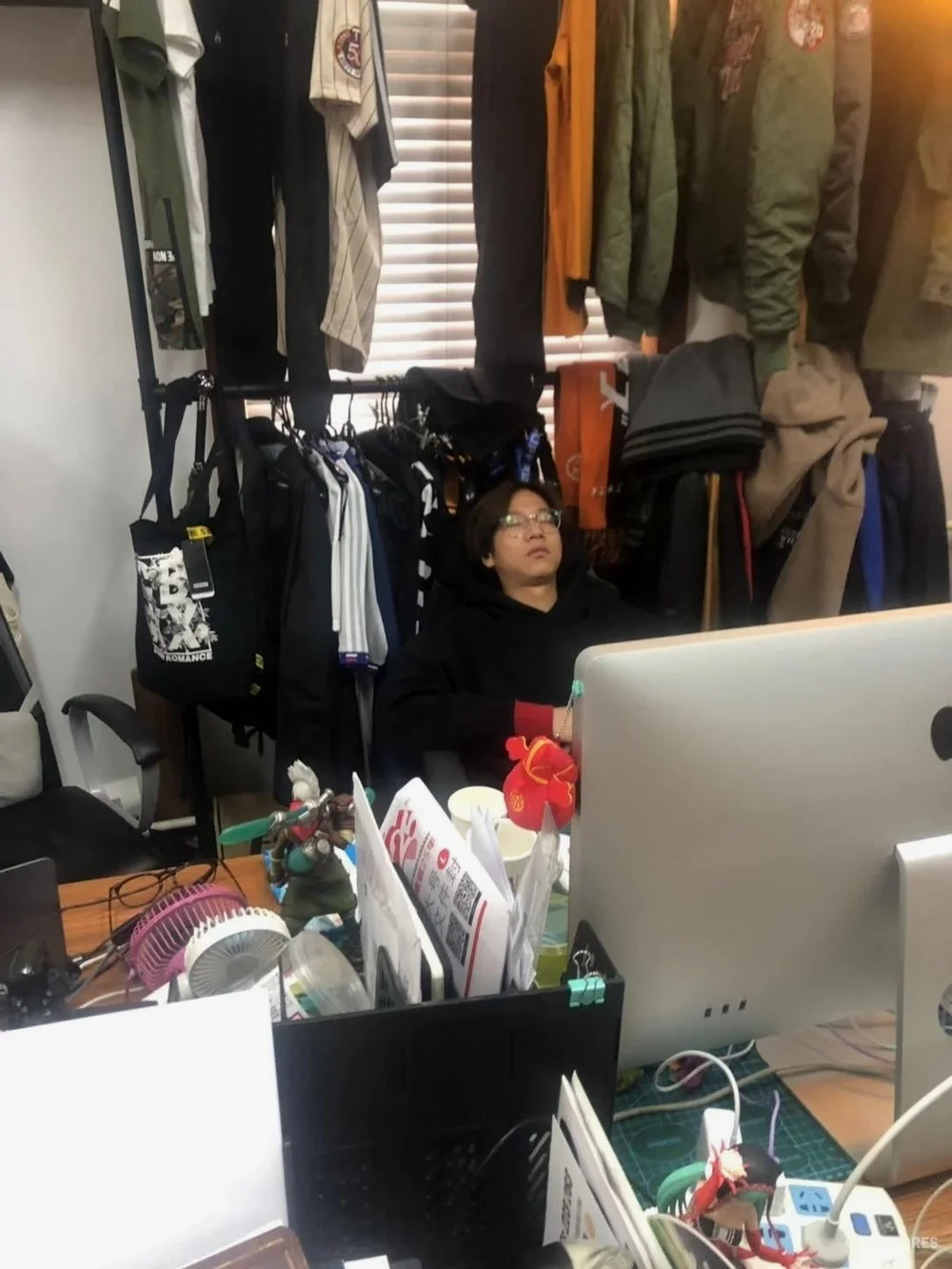 假寐的吉考斯工业战斗员龙哥