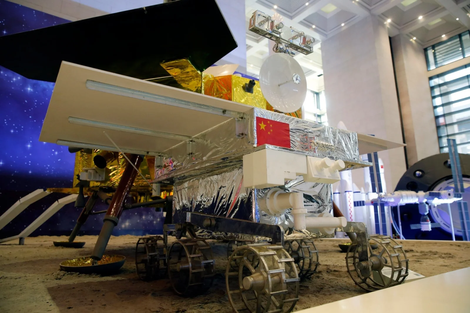 快讯：探测器嫦娥四号成功在月球背面着陆