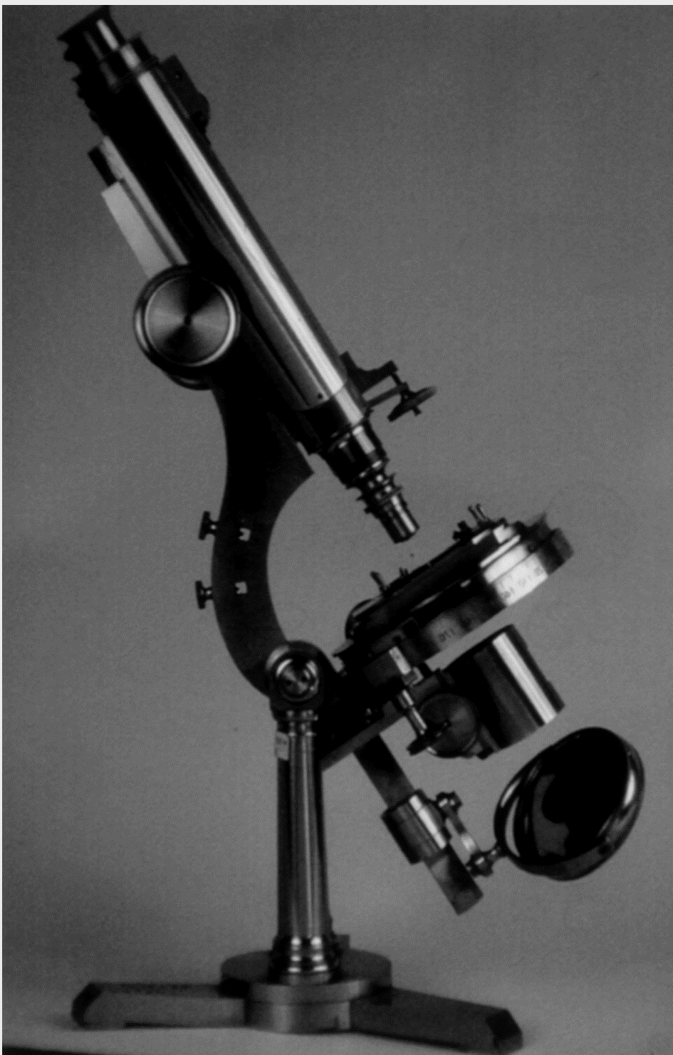 李斯特的显微镜，现存于伦敦的Royal College
of Surgeons