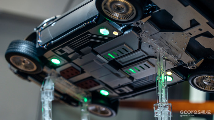 最经典的时光机归来,超大的1:6载具!HotToys《回到未来2》德罗宁时光车 最经典的时光机归来,超大的1:6载具!HotToys《回到未来2》德罗宁时光车